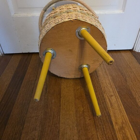 Vintage Sewing Basket Floral Lid & Lining Includes Plastic Organizer Legs Round - Picture 10 of 12